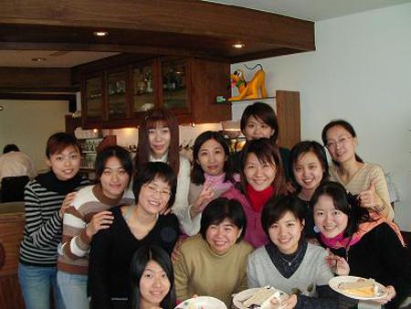 2004 (89).jpg - Jan 10, 2004 老師慶生會(基隆 海景大樓33樓) [Birthday Party for Prof. Shi-Yen Shiau]-12